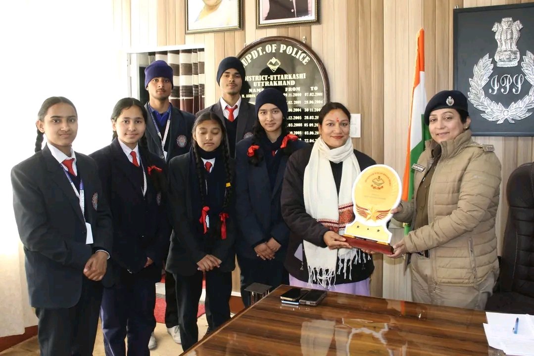 एसपी उत्तरकाशी ने छात्रों को नशा रोकने के उपाय- ips उपाध्याय