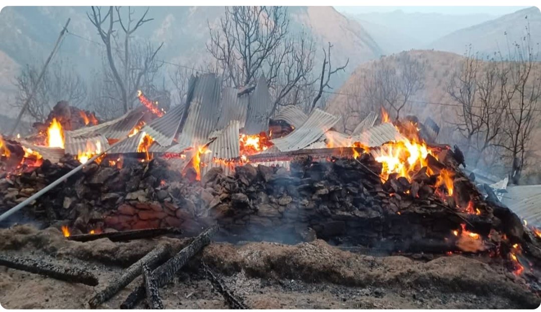 उत्तरकाशी में तीन मंजिला घर जलकर हुआ खाक, बकरियां, मुर्गे और खरगोश भी जिंदा जले