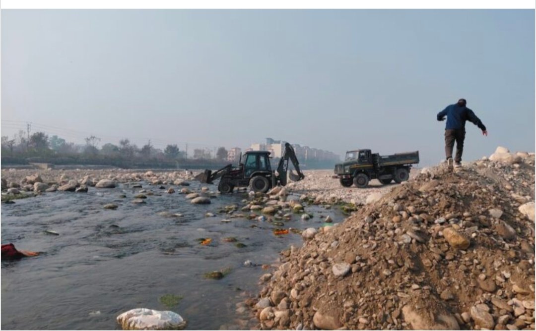 टोंसं नदी में अंधेरी चट्टान, आपदा से भी नहीं चेते, नदी का बदला स्वरूप