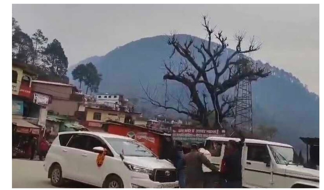 उत्तरकाशी में गणेश जोशी के खिलाफ प्रदर्शन, काशी के सामने आये लोग