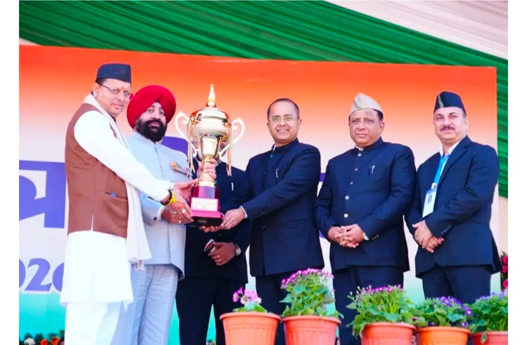 सूचना विभाग की झांकी को प्रथम पुरस्कार