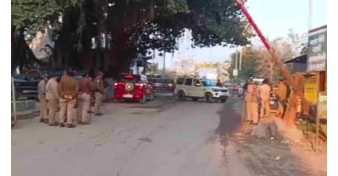 सांसद चन्द्रशेखर नेताओं की यात्रा की खबर, प्रशासन की चेतावनी, मोहम्मद दीपक को लेकर मचा घमासान