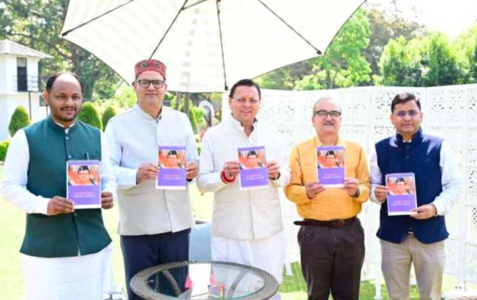 मुख्यमंत्री ने कहा ”उत्तराखंड की मिट्टी से-नायक से जन नायक पुष्कर सिंह धामी” पंचाग तालिका कैलेंडर का विमोचन।
